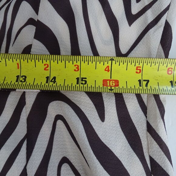 Boohoo High Neck Tonal Zebra Print Maxi Dress Women Size 12 Brown 3/4 Sleeve NEW - Picture 10 of 12